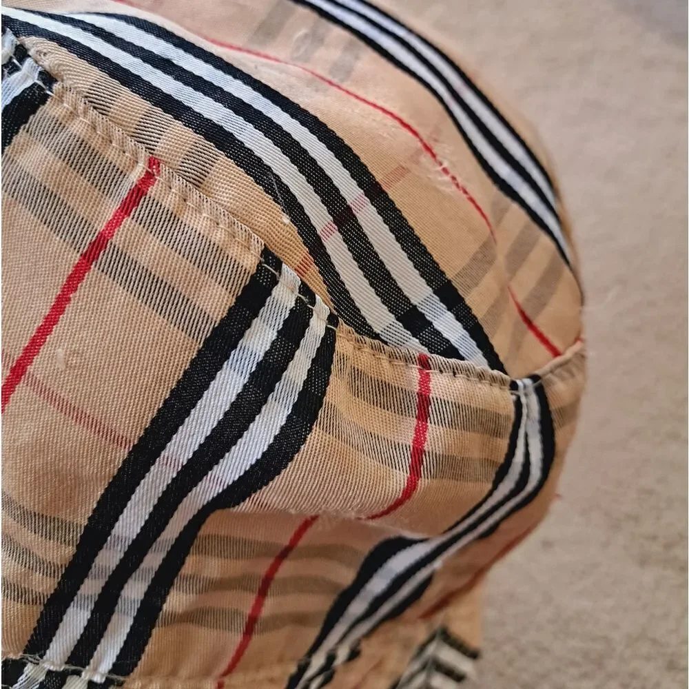 Burberry hat   - Picture 4 of 10